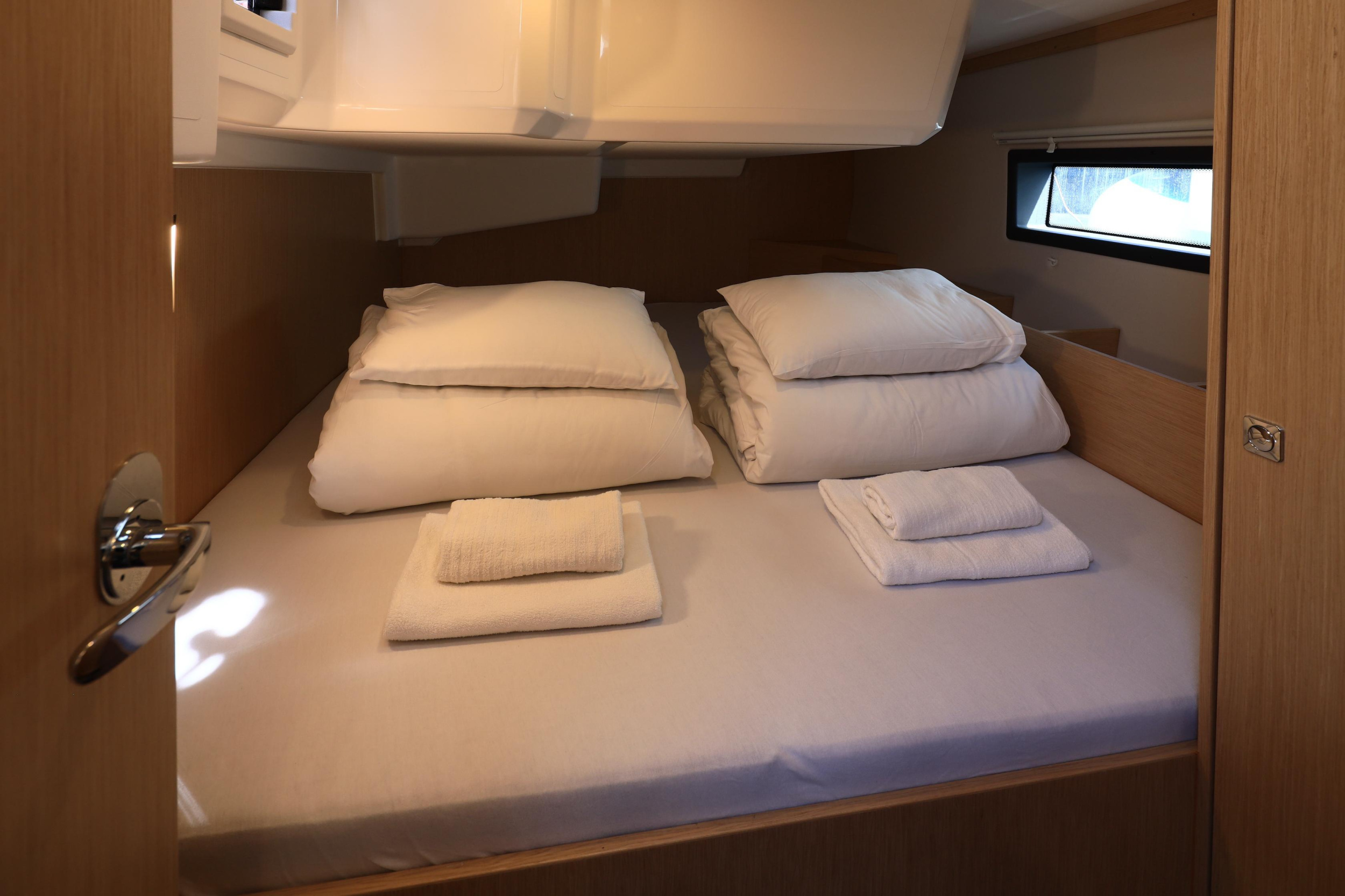 Bavaria C42 — photo 5