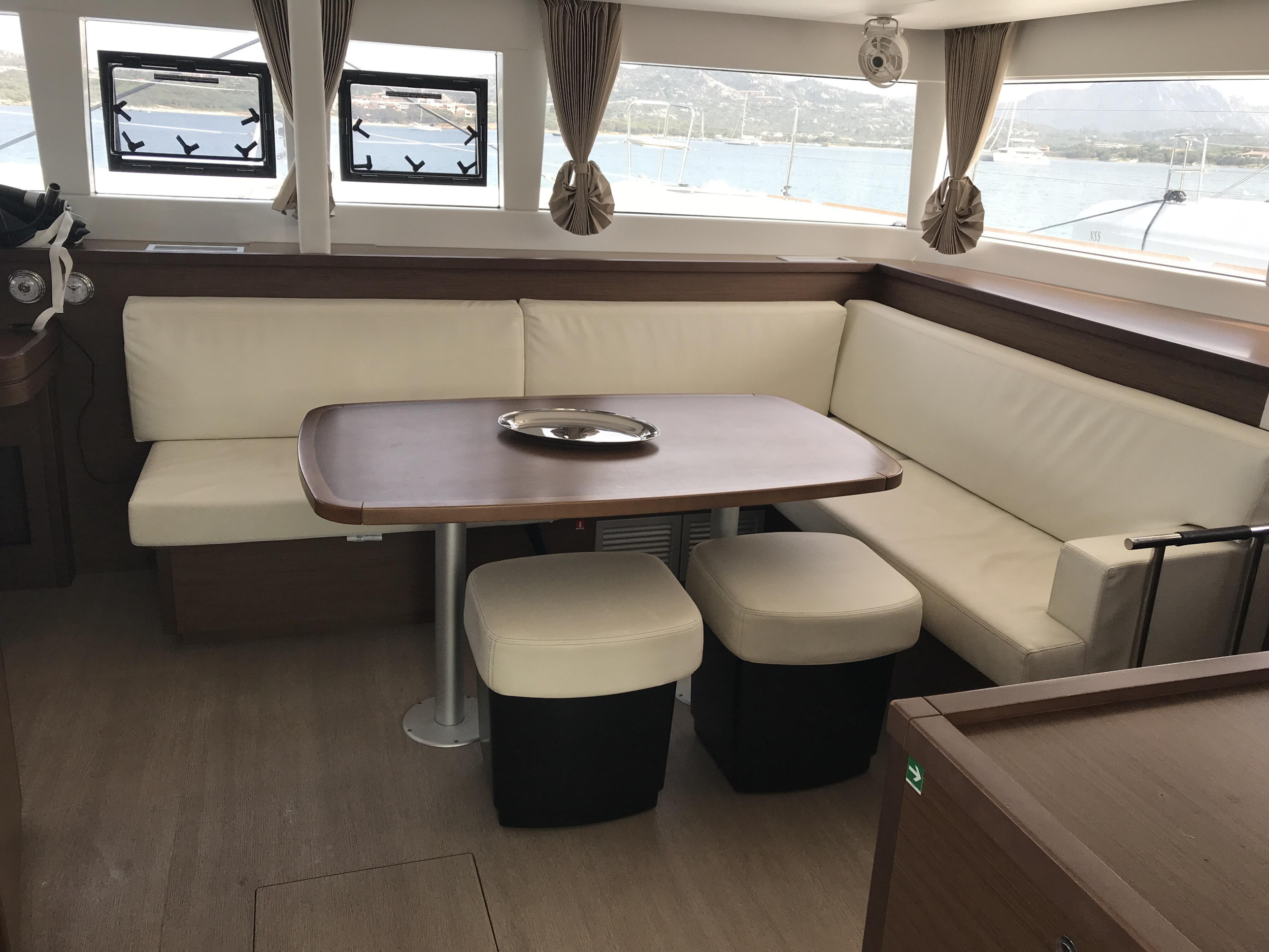 Lagoon 450F — photo 4