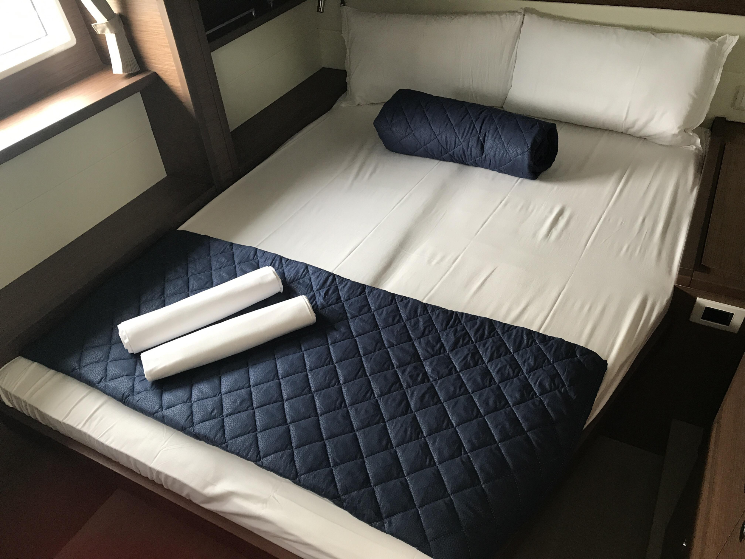 Lagoon 52F - 6 cab — photo 10