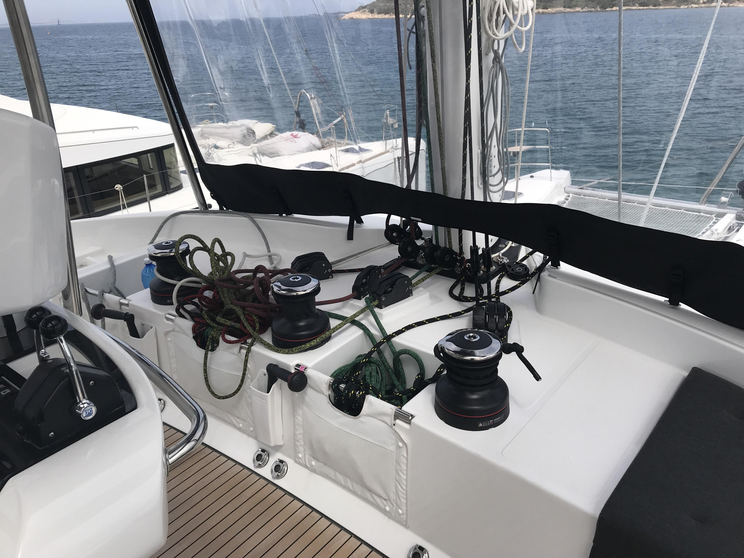 Lagoon 52F - 6 cab — photo 14