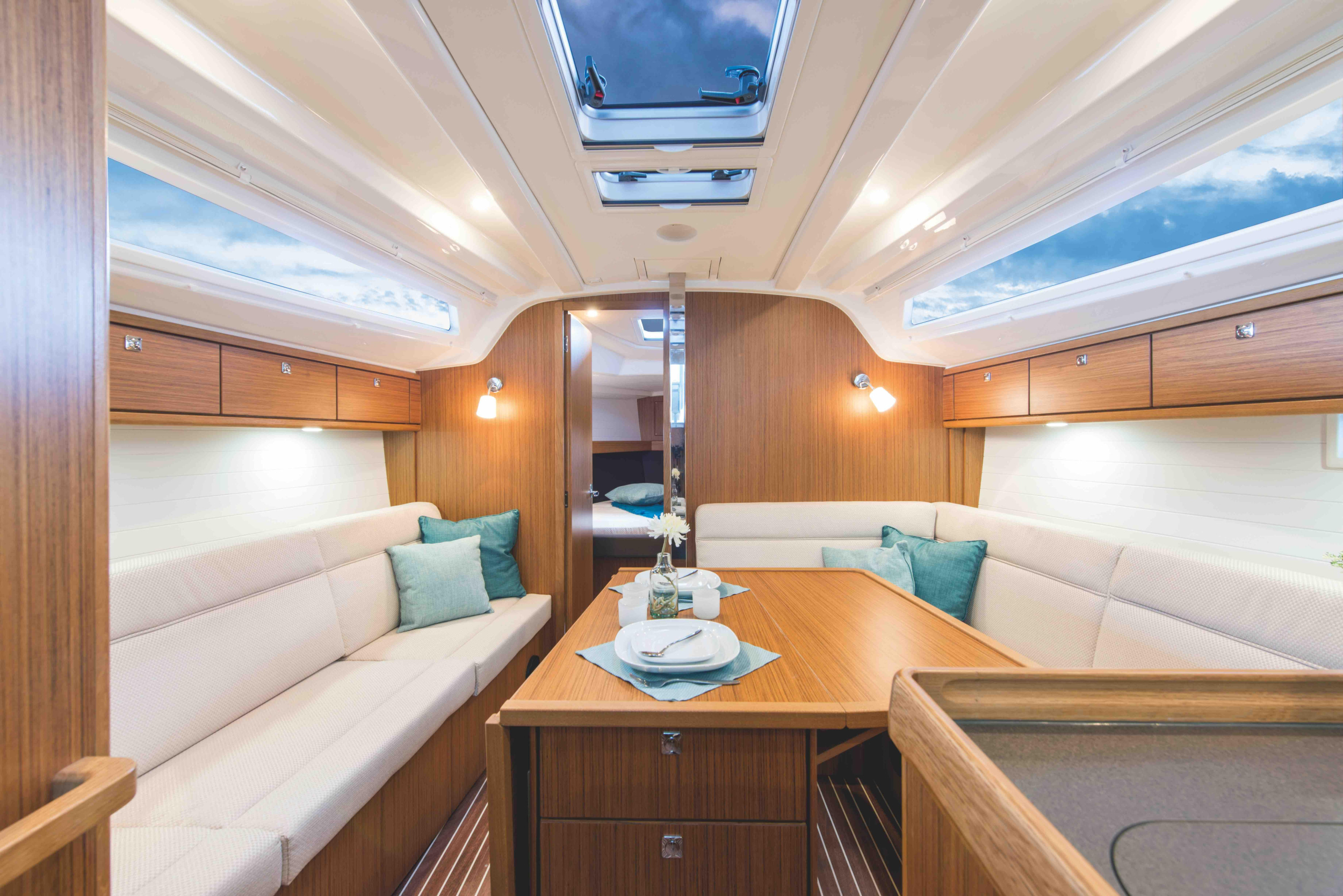 Bavaria Cruiser 37 — photo 4