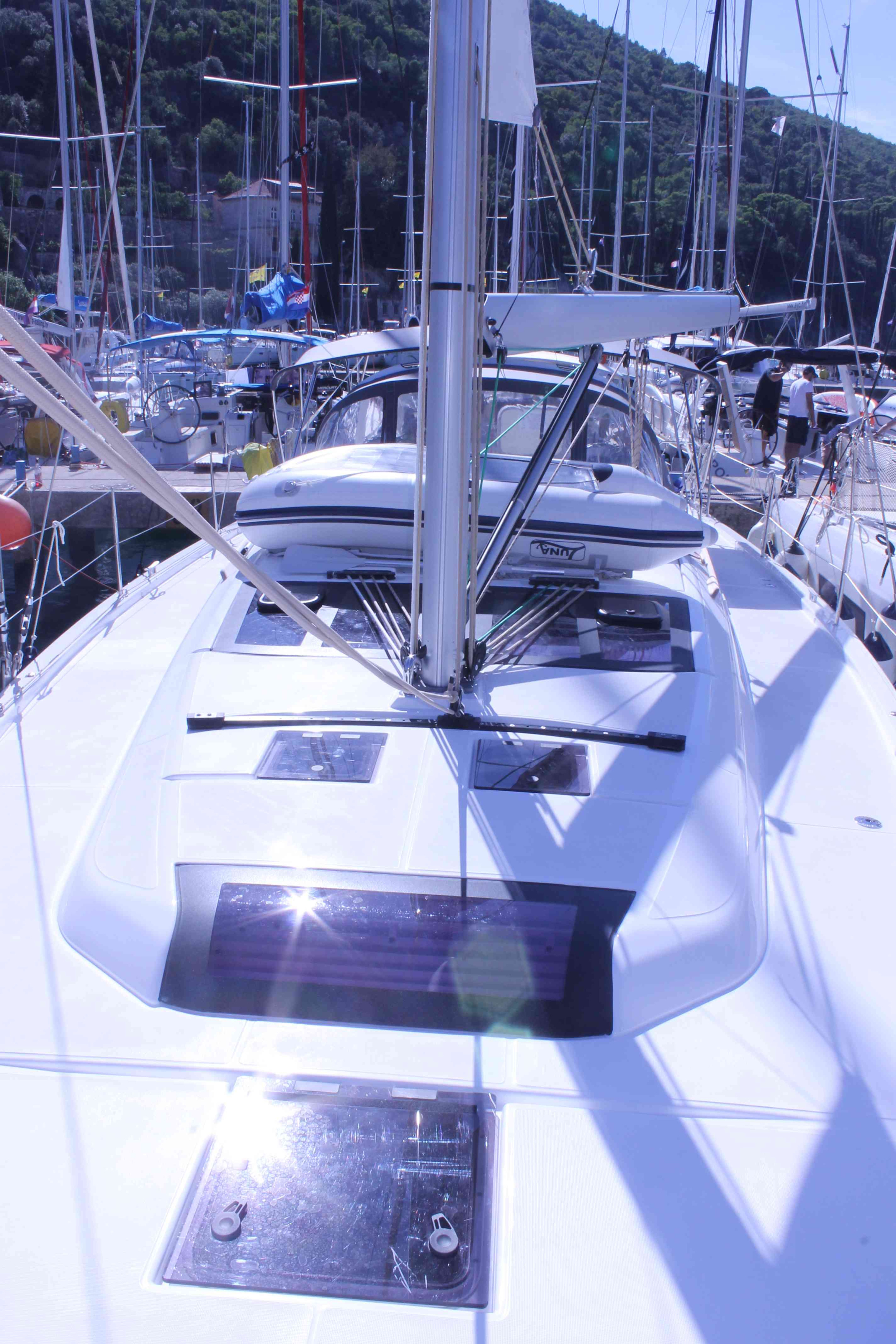 Dufour 430 Grand Large — photo 13