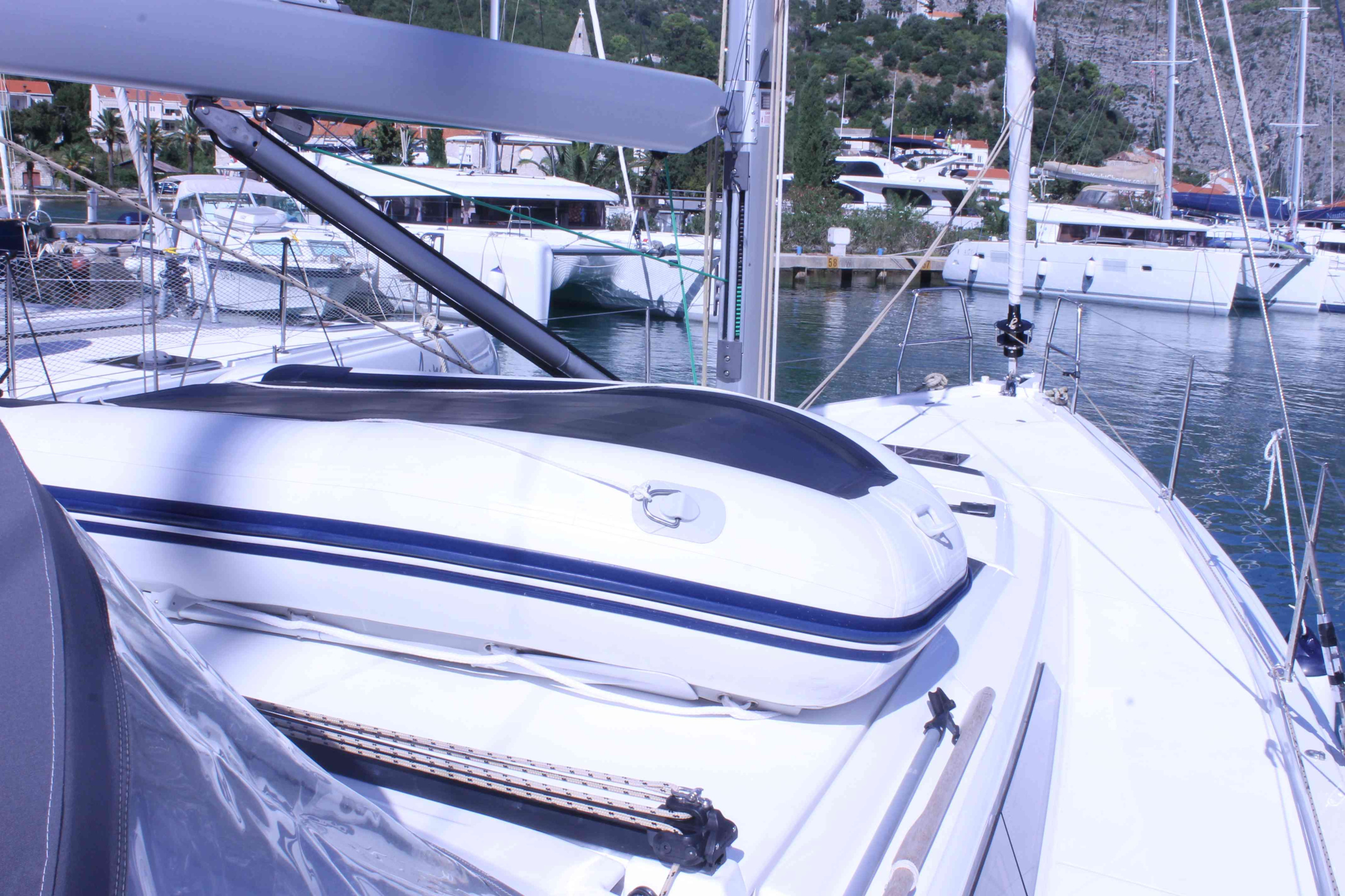 Dufour 430 Grand Large — photo 9