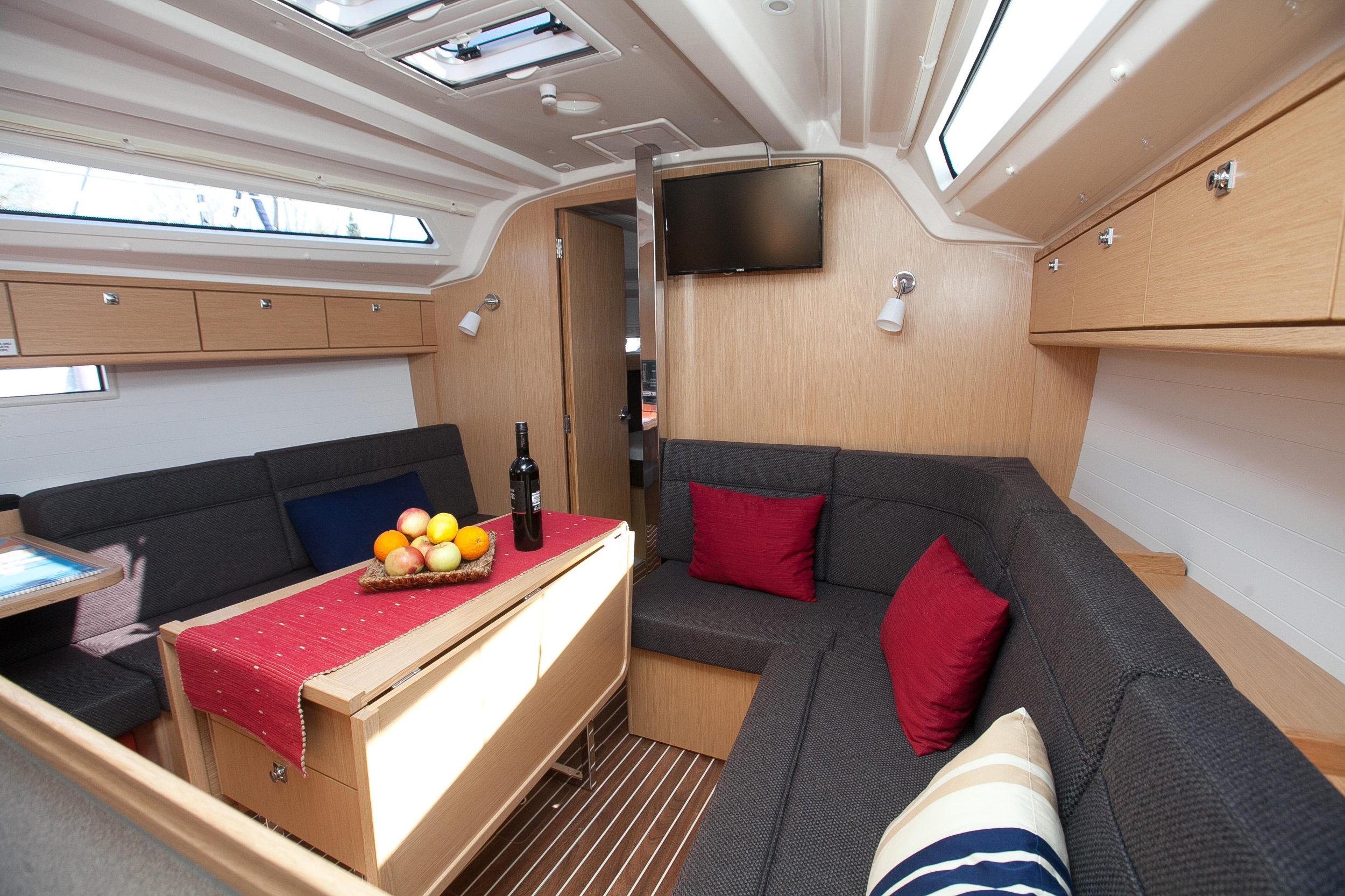 Bavaria Cruiser 37 — photo 7