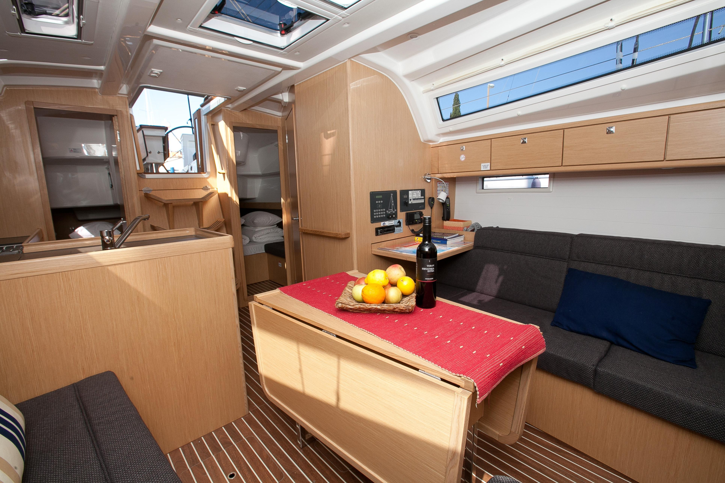 Bavaria Cruiser 37 — photo 13
