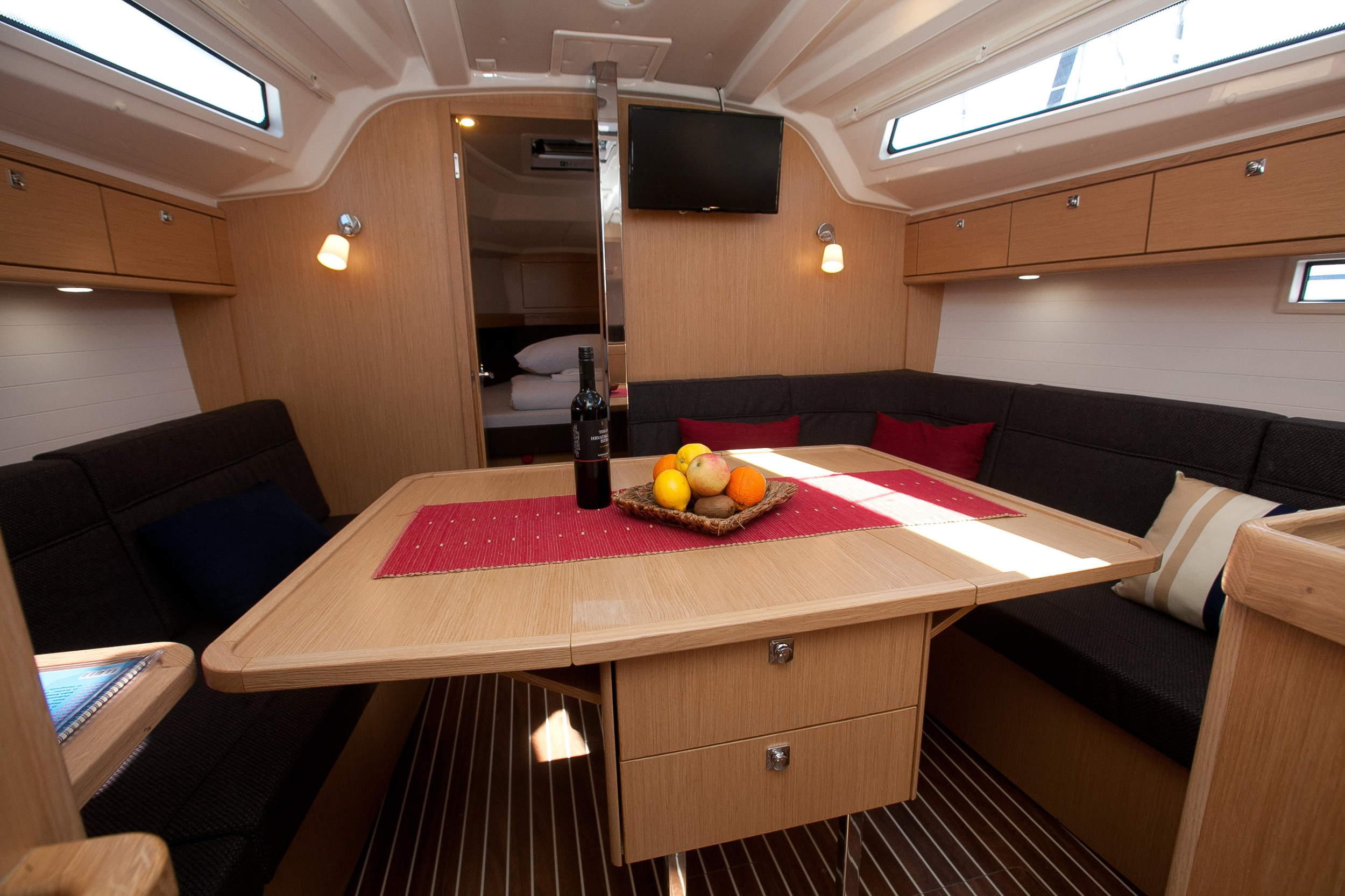 Bavaria Cruiser 37 — photo 5