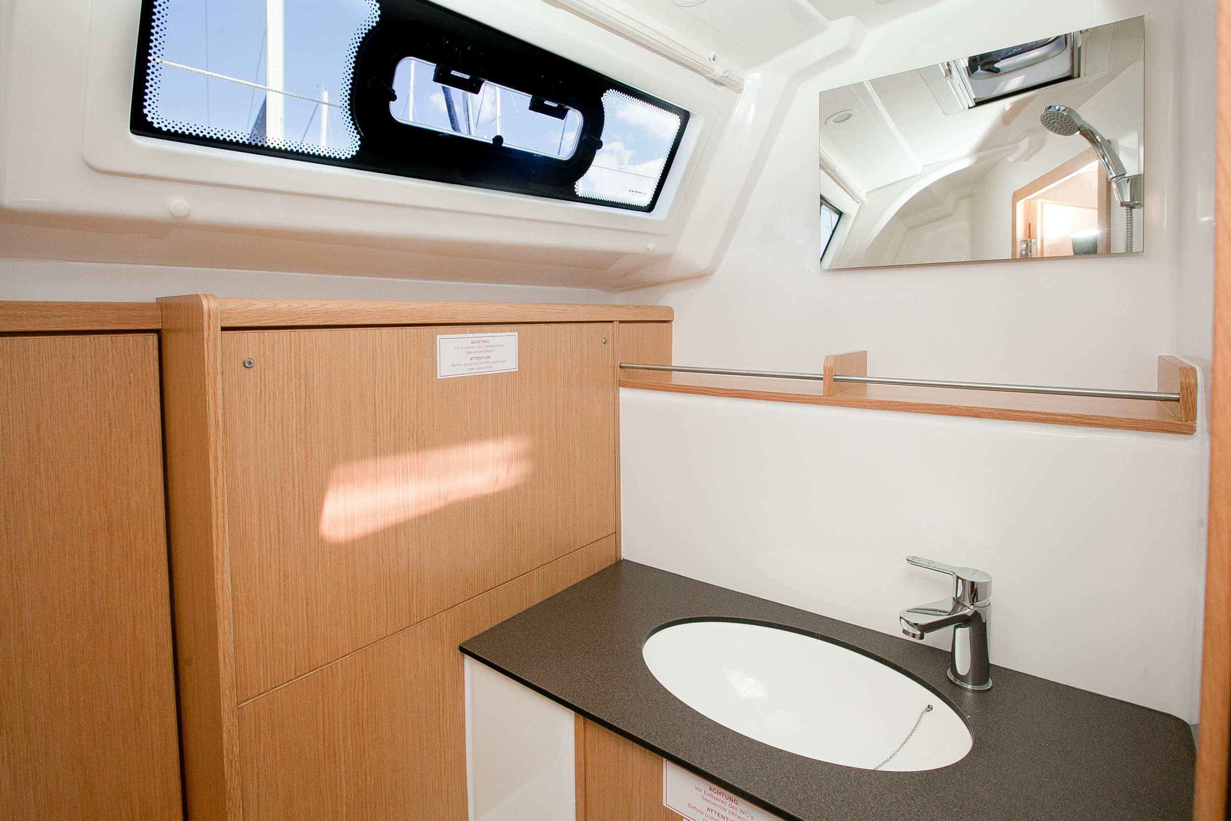 Bavaria Cruiser 37 — photo 14