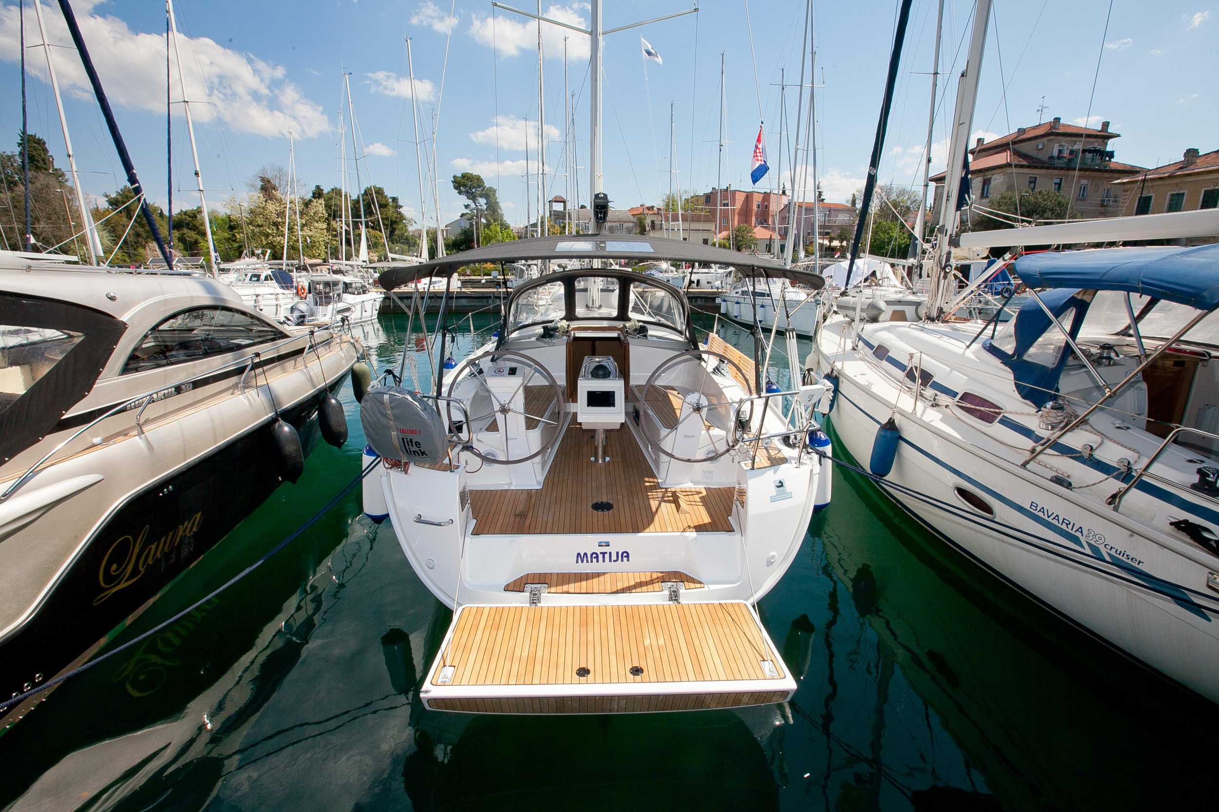 Bavaria Cruiser 37 — photo 11