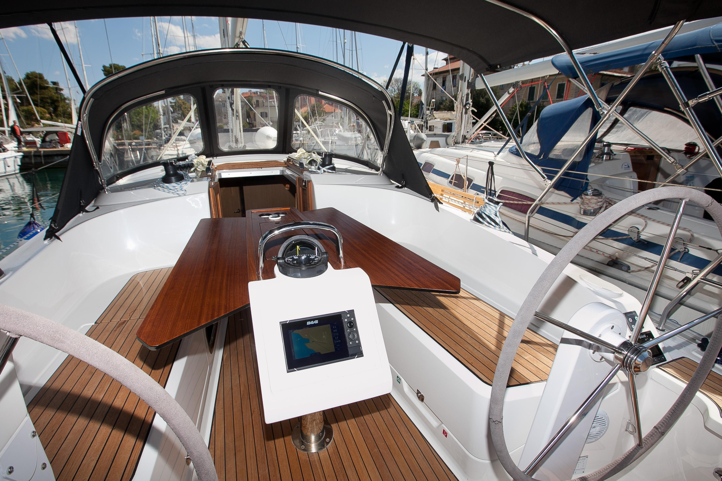 Bavaria Cruiser 37 — photo 8