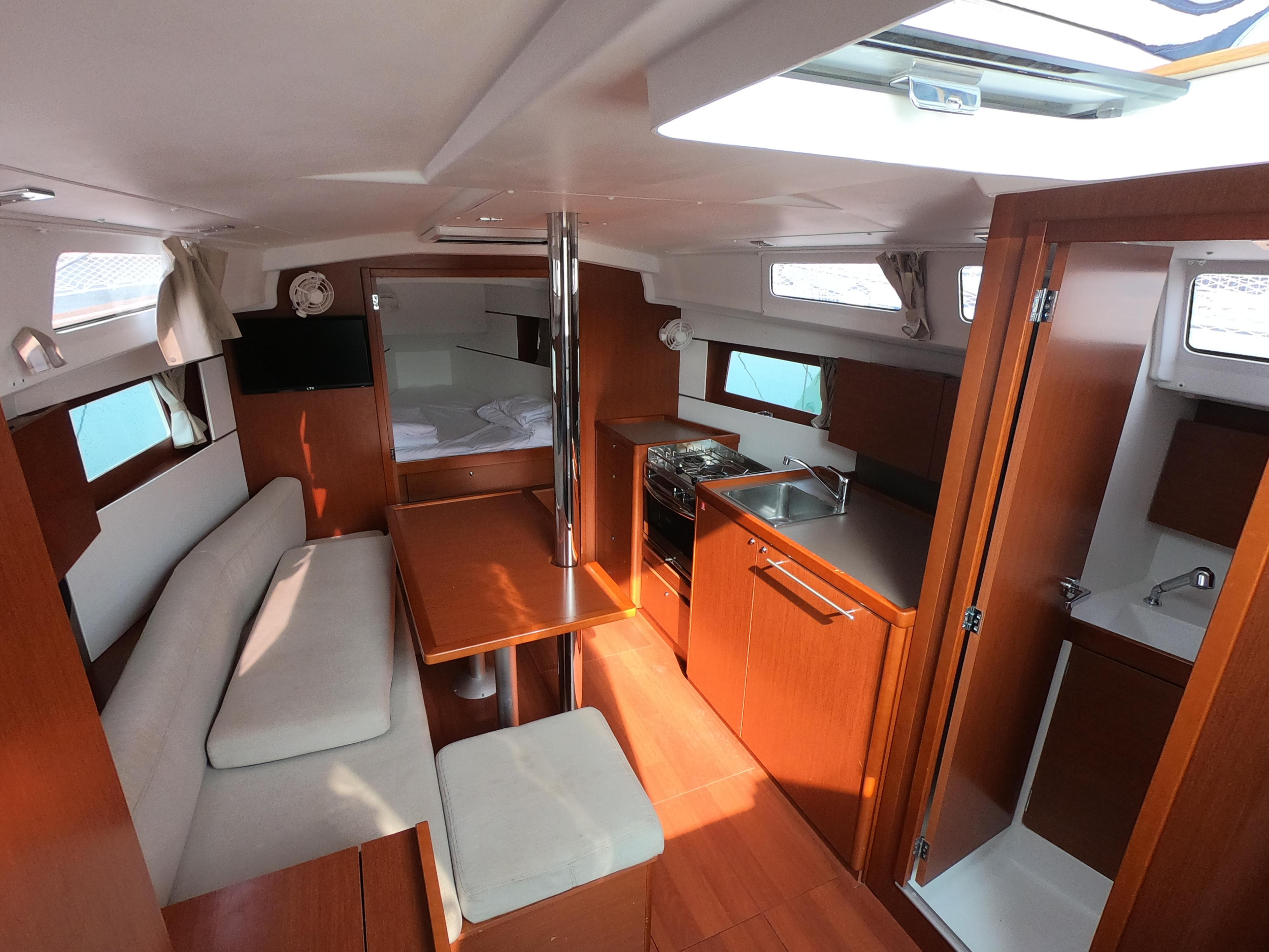 Oceanis 35.1 — photo 6