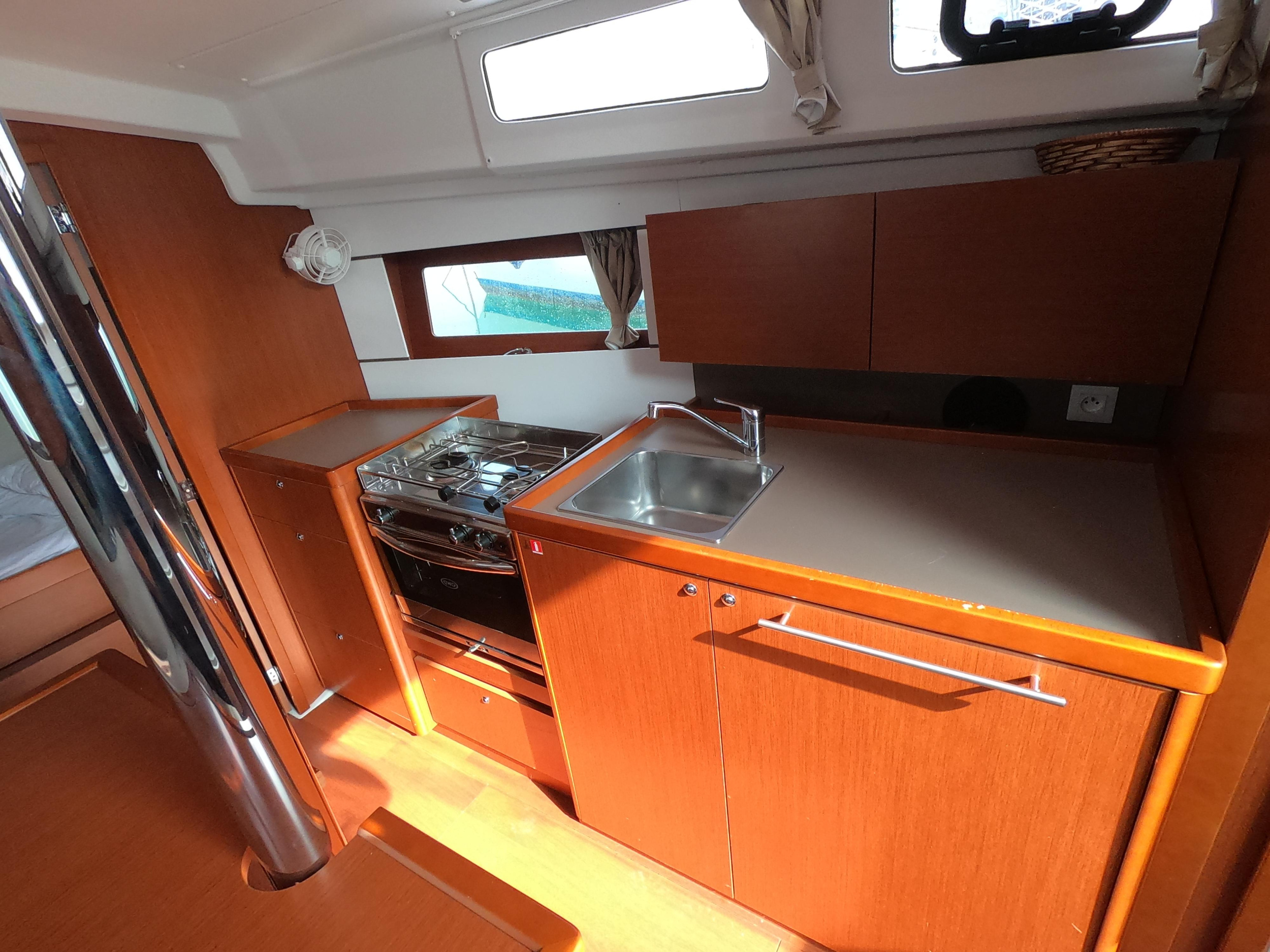 Oceanis 35.1 — photo 8