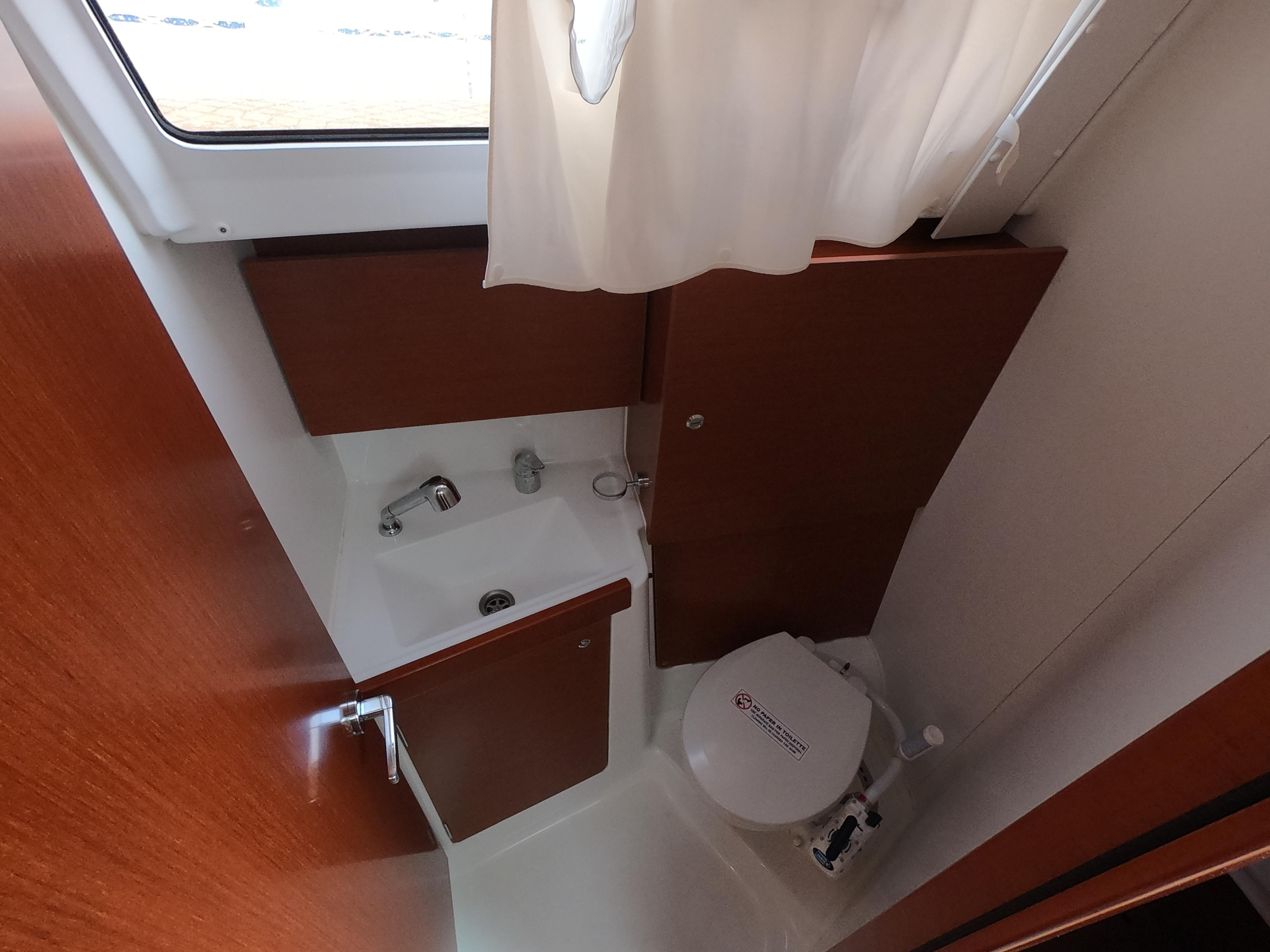 Oceanis 35.1 — photo 10