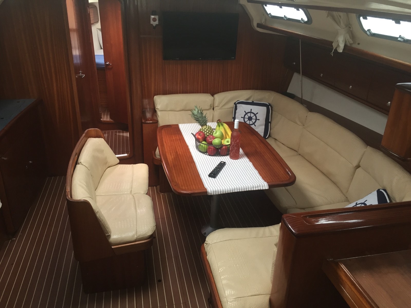 Bavaria 44 — photo 12