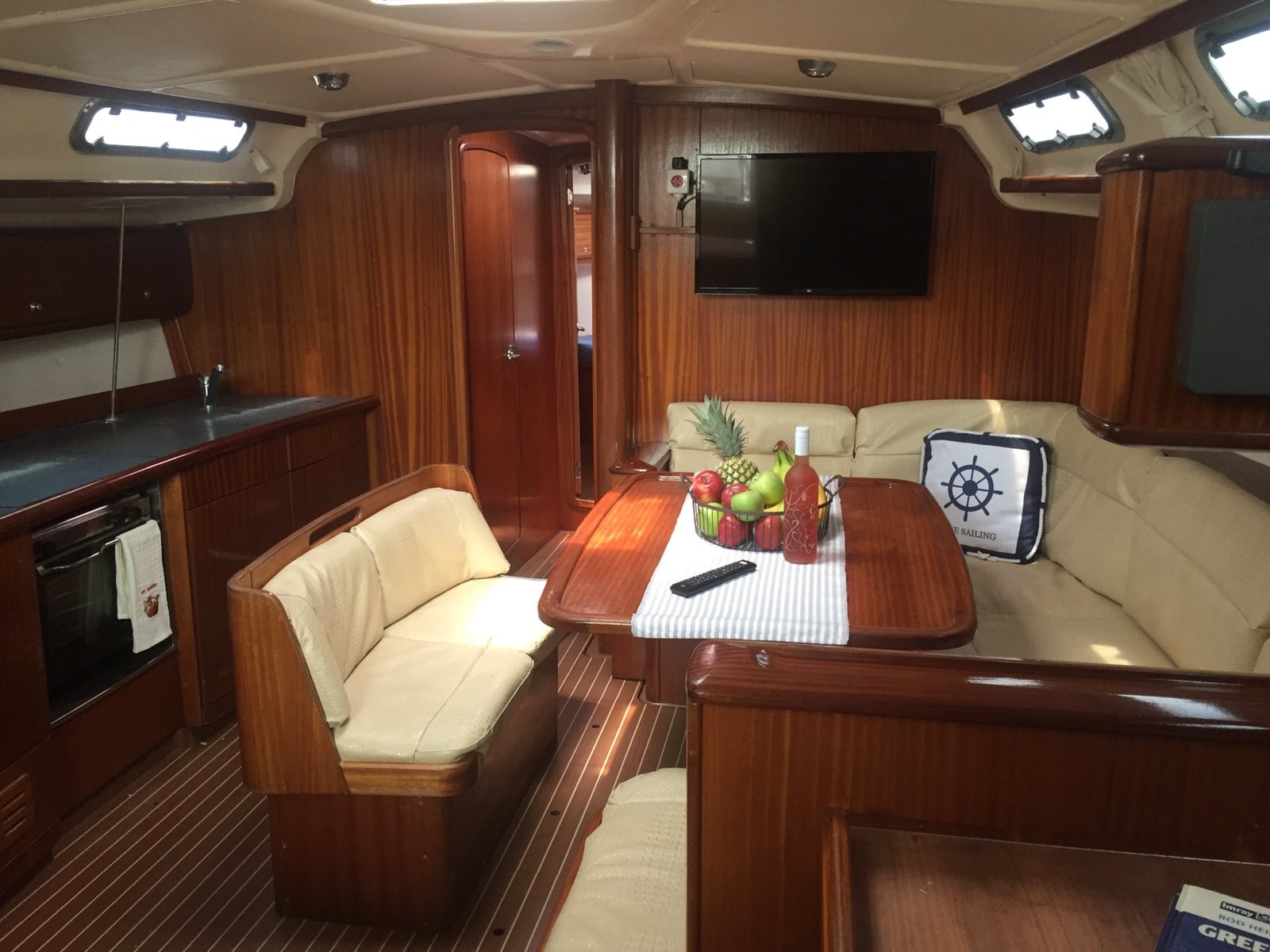 Bavaria 44 — photo 7
