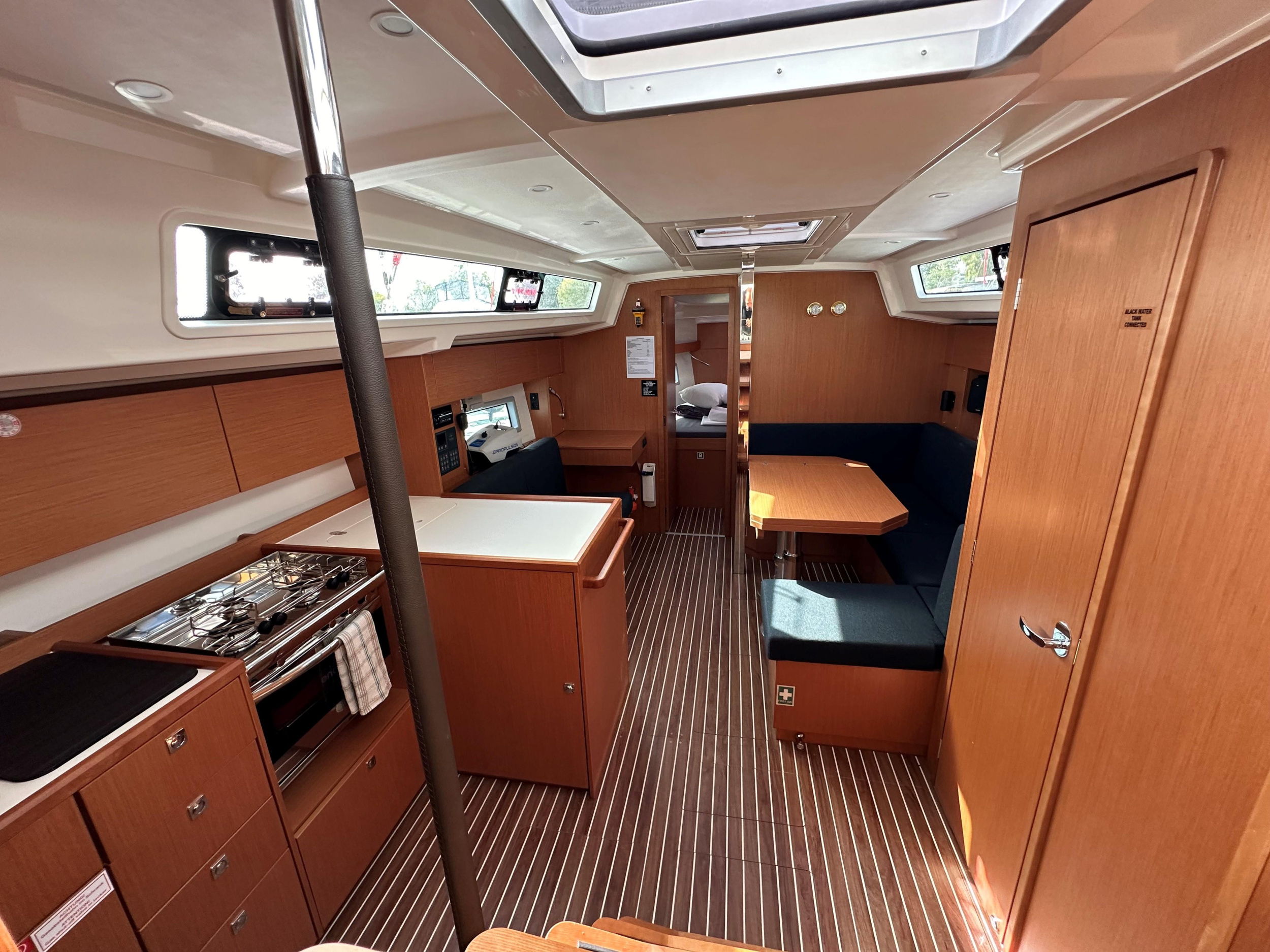 Bavaria C38 — photo 14