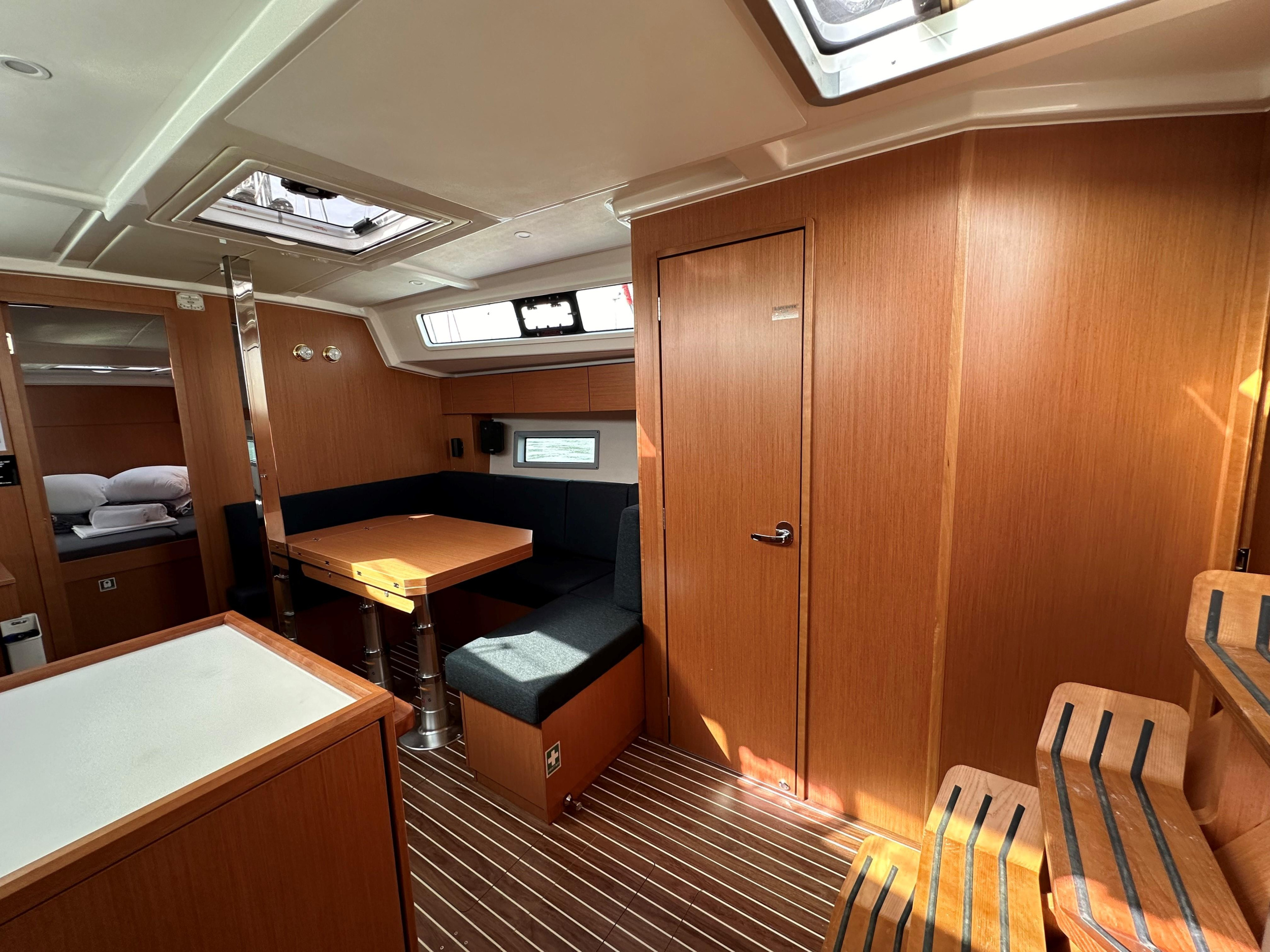 Bavaria C38 — photo 9