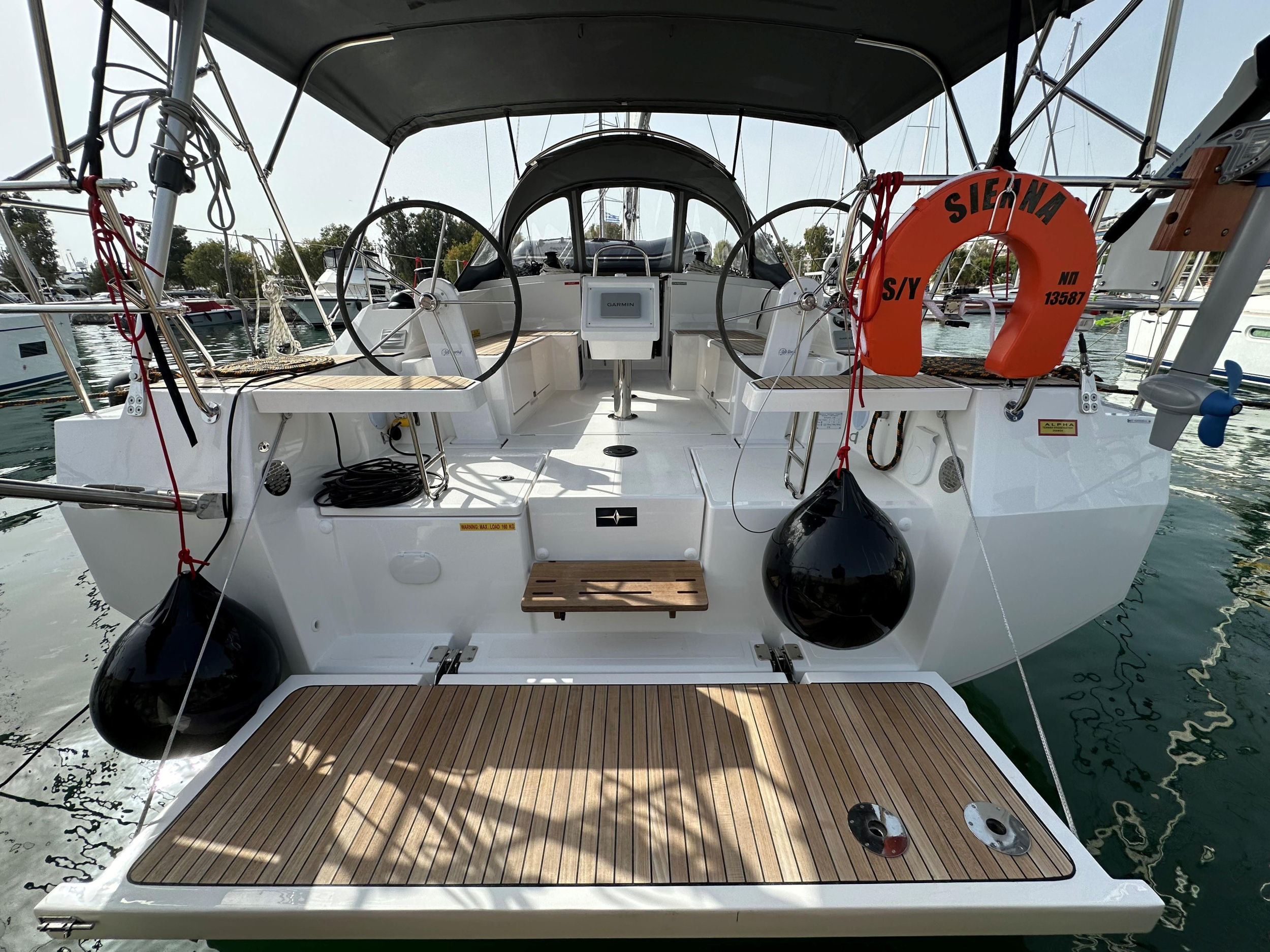 Bavaria C38 — photo 16