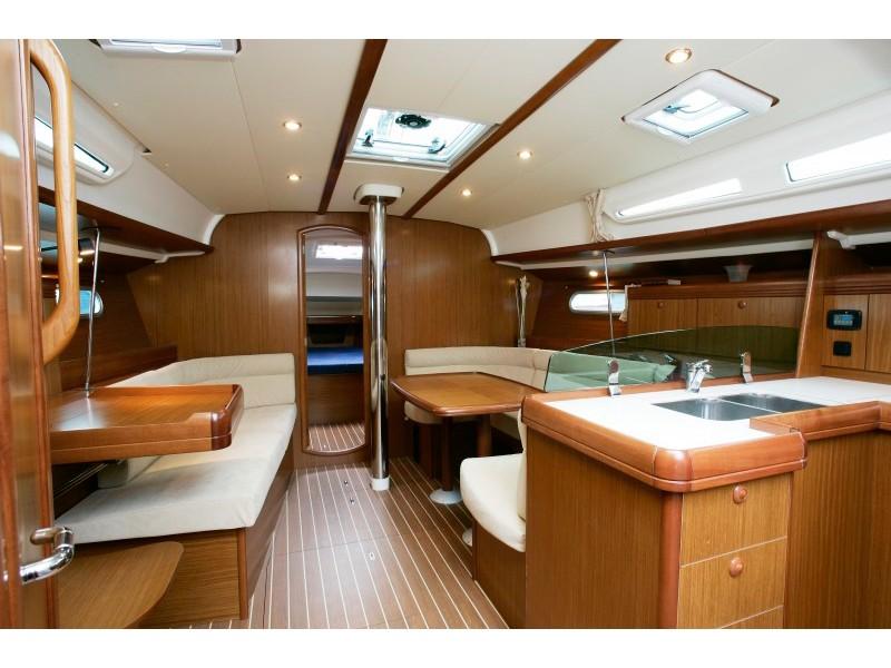 Sun Odyssey 42i — photo 2