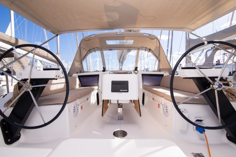 Dufour 390 GL — photo 23