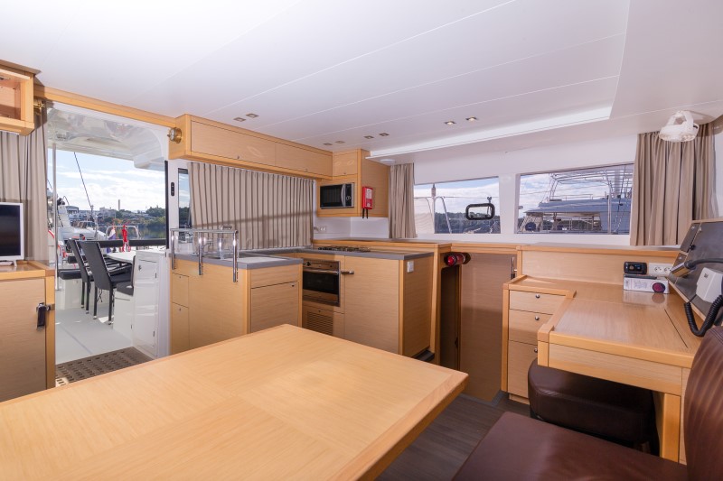 Lagoon 450 — photo 40