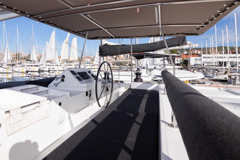 Lagoon 450 — photo 9