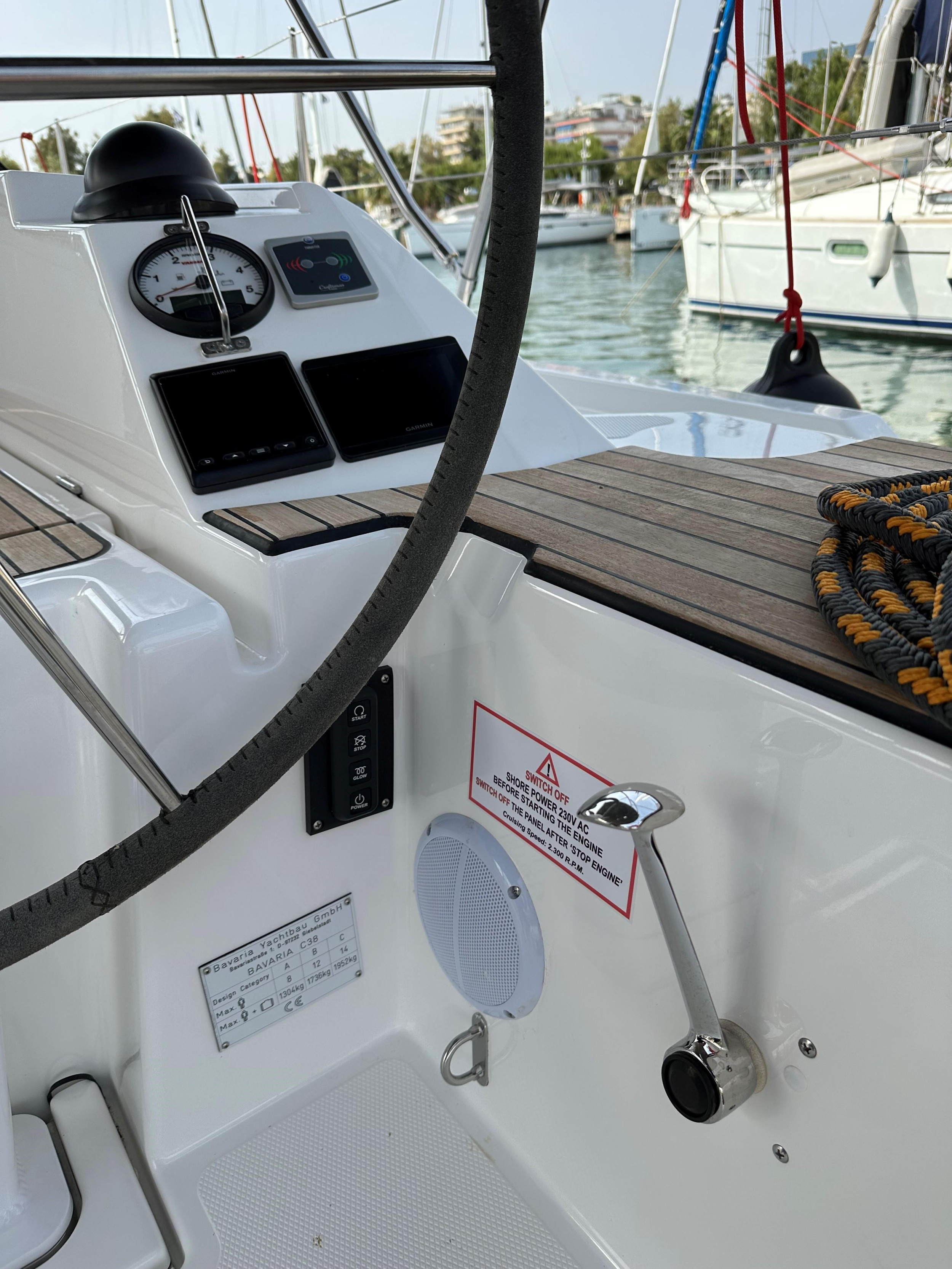 Bavaria C38 — photo 12