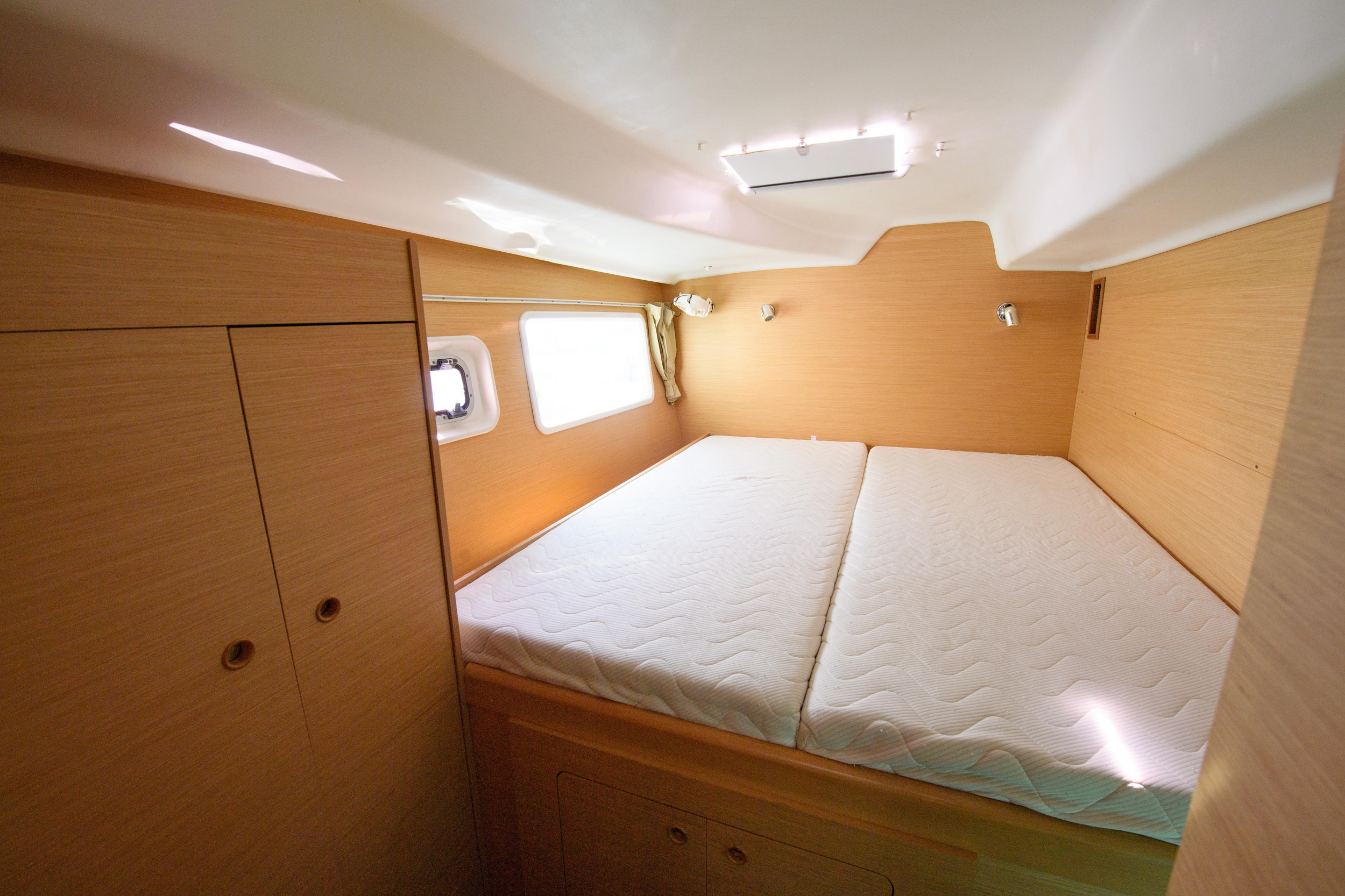 Lagoon 380 S2 — photo 2