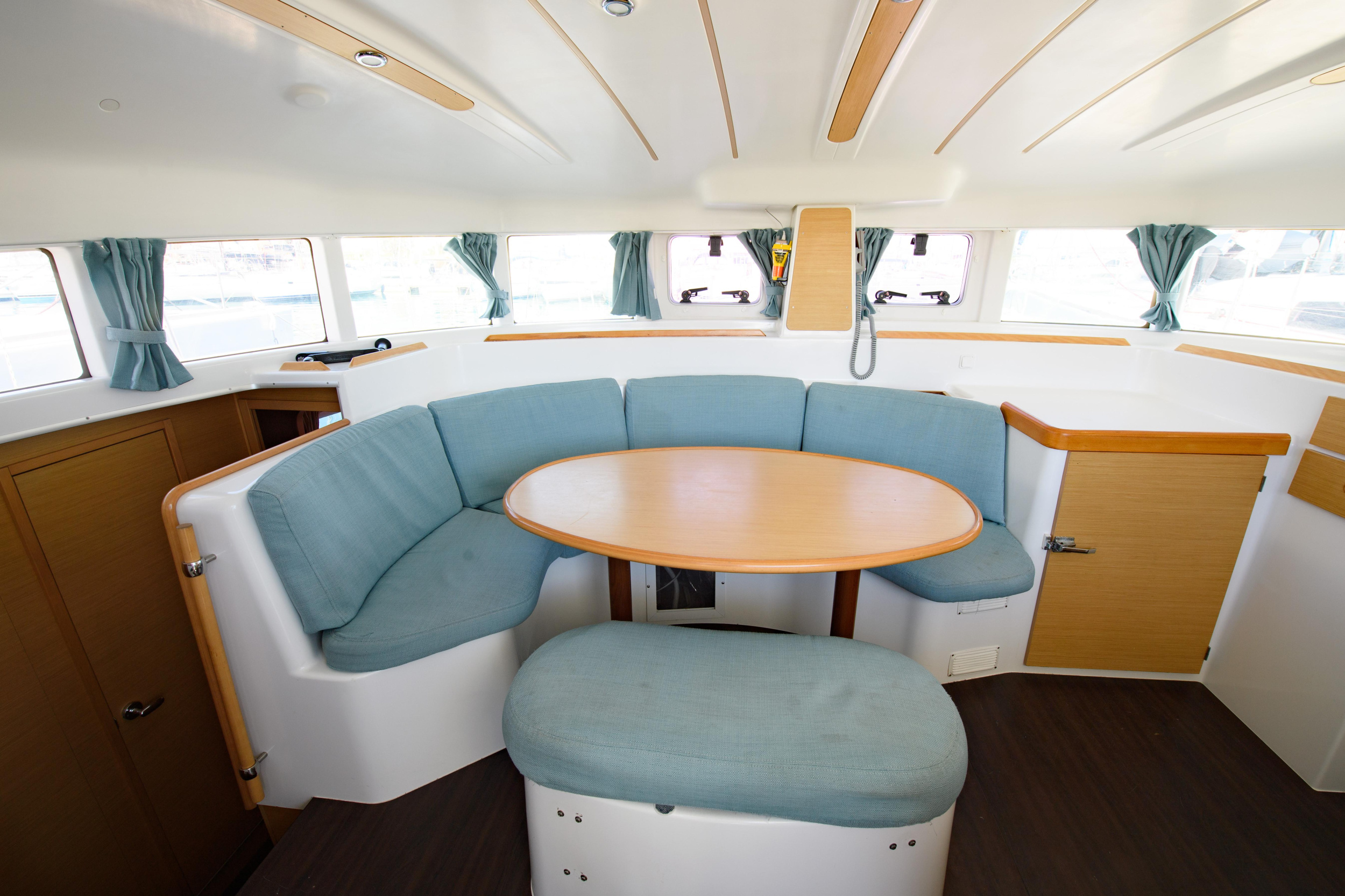 Lagoon 380 S2 — photo 9
