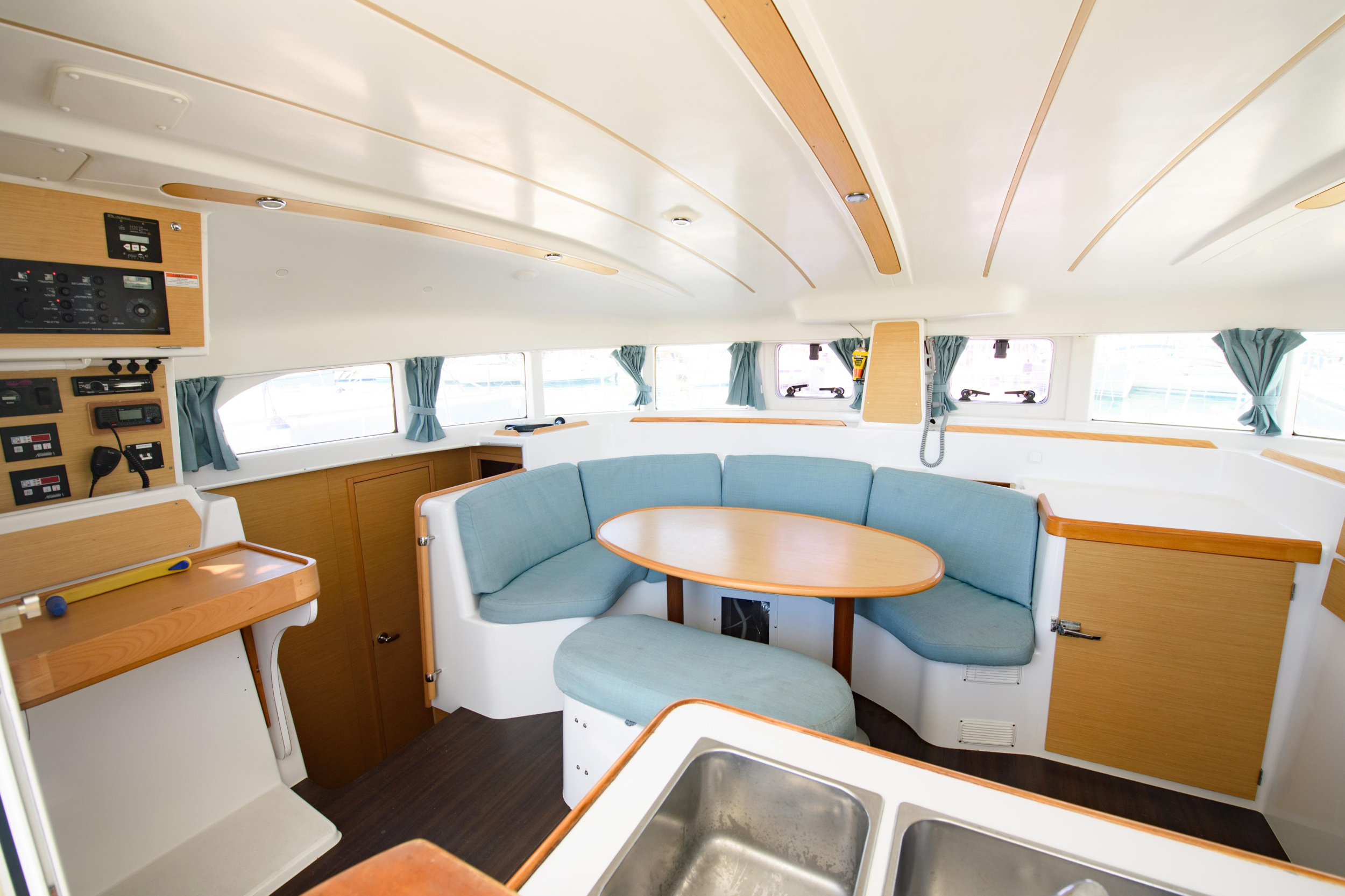 Lagoon 380 S2 — photo 6