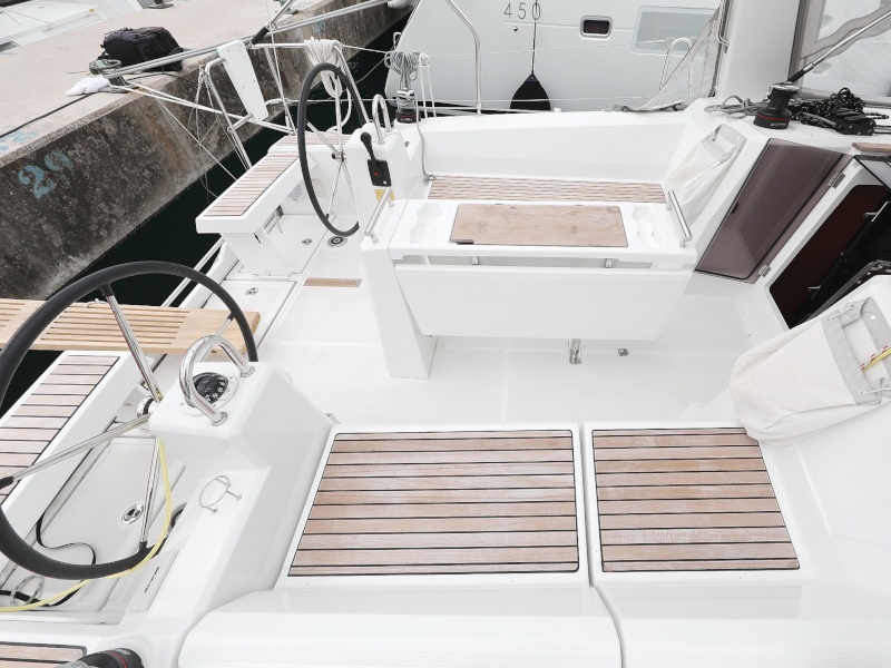 Oceanis 35.1 — photo 42