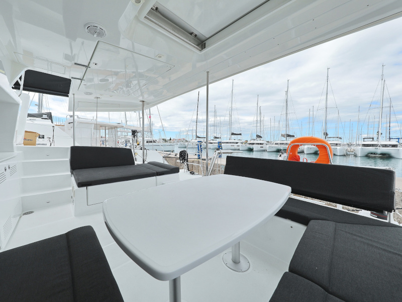 Lagoon 450 F — photo 40