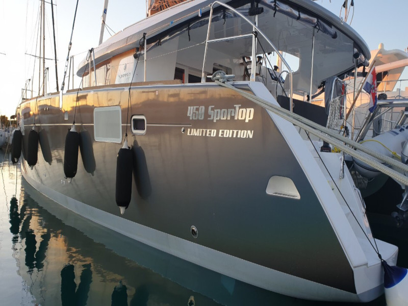 Lagoon 450 SporTop — photo 25