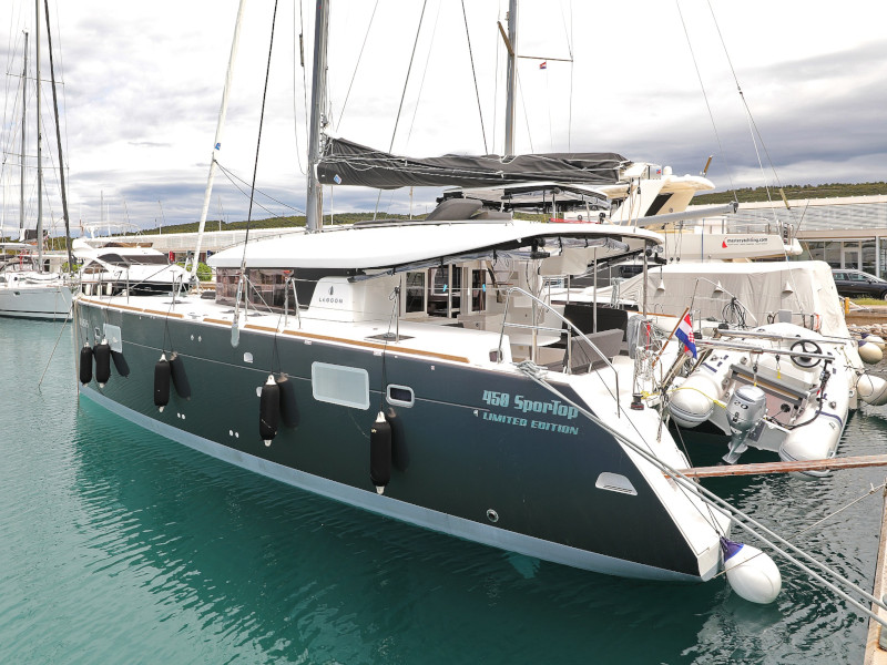 Lagoon 450 SporTop — photo 37