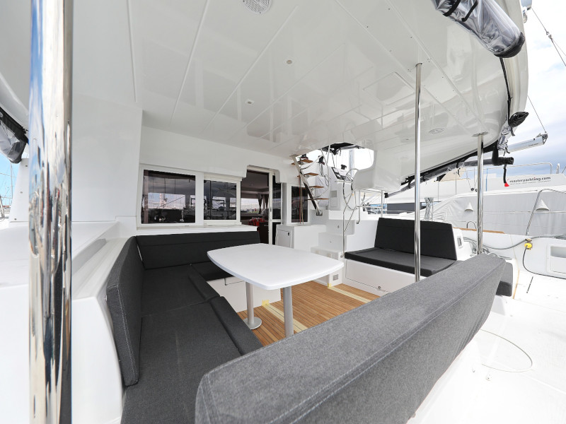Lagoon 450 SporTop — photo 41