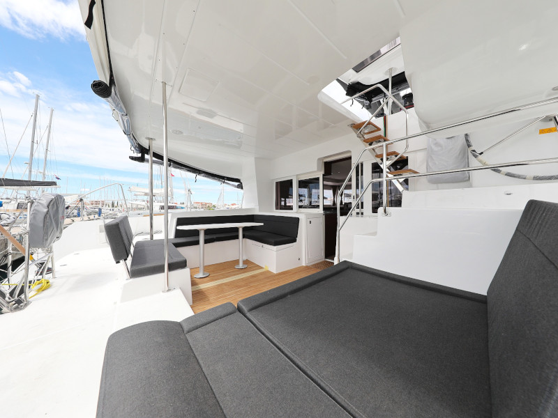 Lagoon 450 SporTop — photo 13