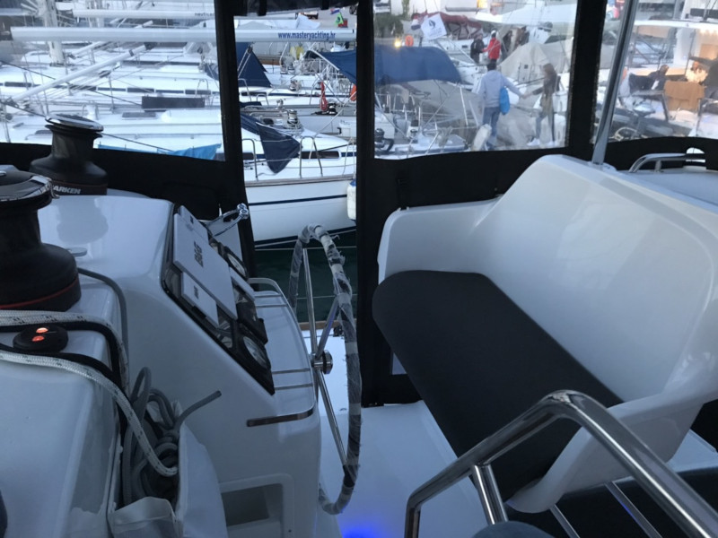 Lagoon 450 SporTop — photo 30