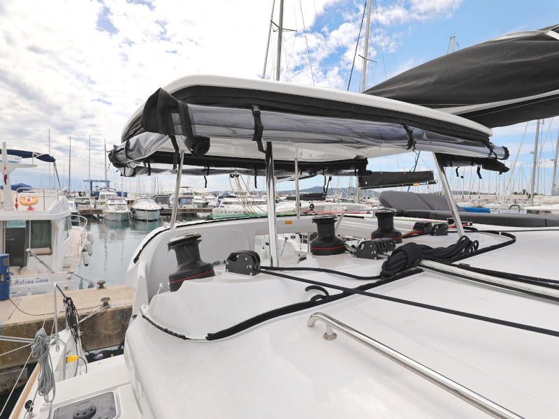 Lagoon 450 SporTop — photo 21