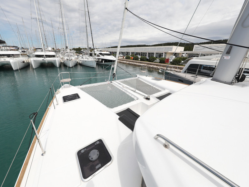Lagoon 450 SporTop — photo 11