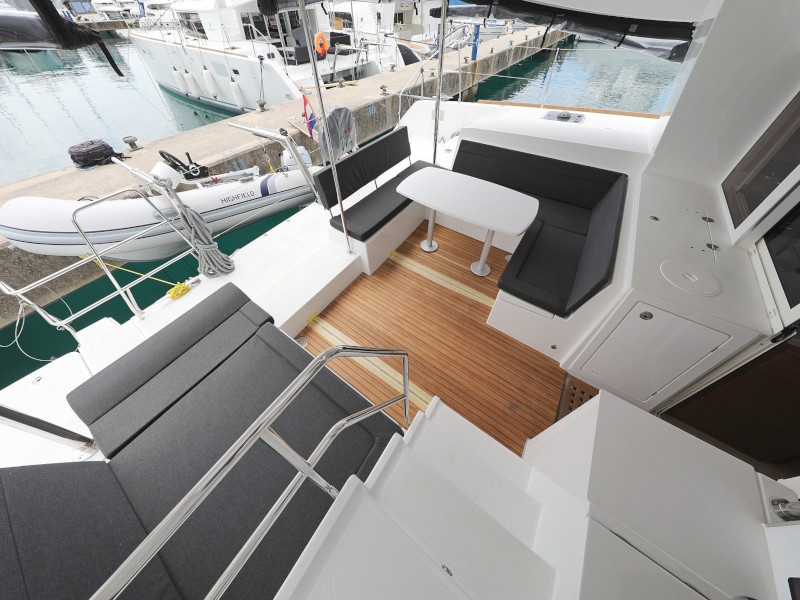 Lagoon 450 SporTop — photo 26