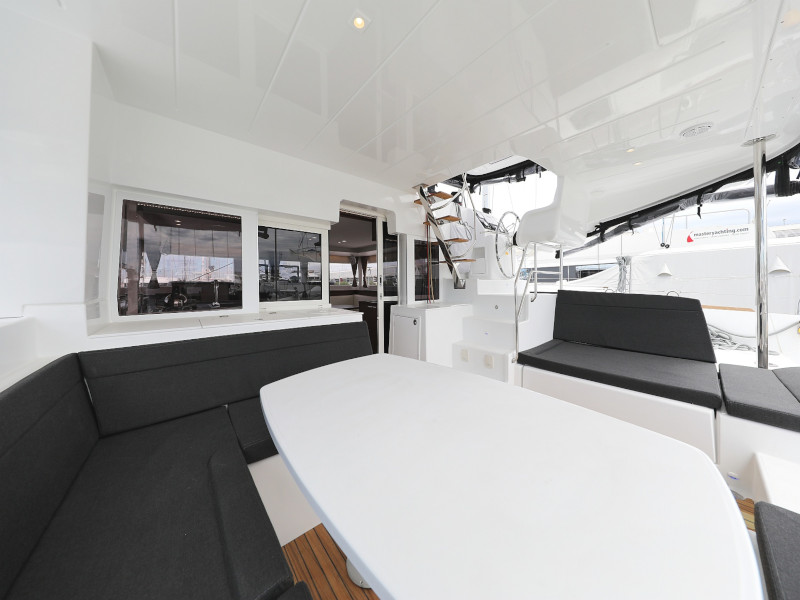 Lagoon 450 SporTop — photo 16