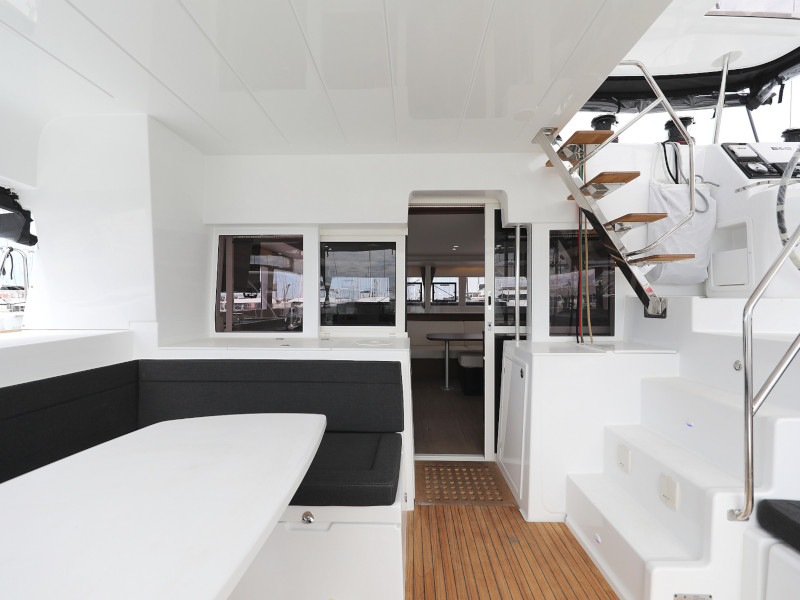 Lagoon 450 SporTop — photo 19