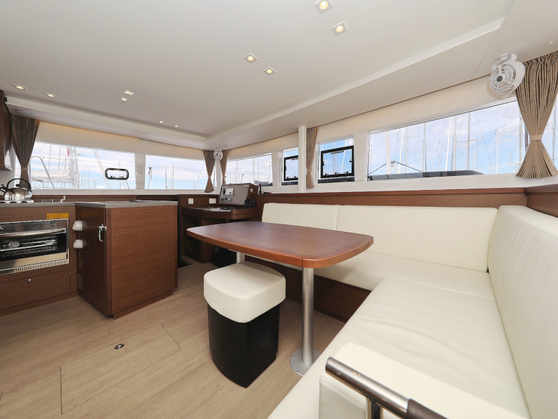 Lagoon 450 SporTop — photo 28