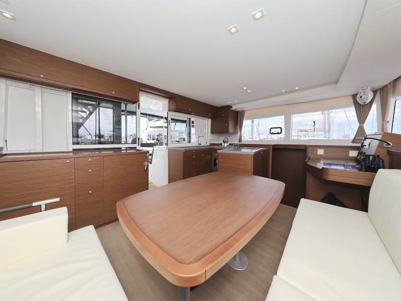 Lagoon 450 SporTop — photo 43