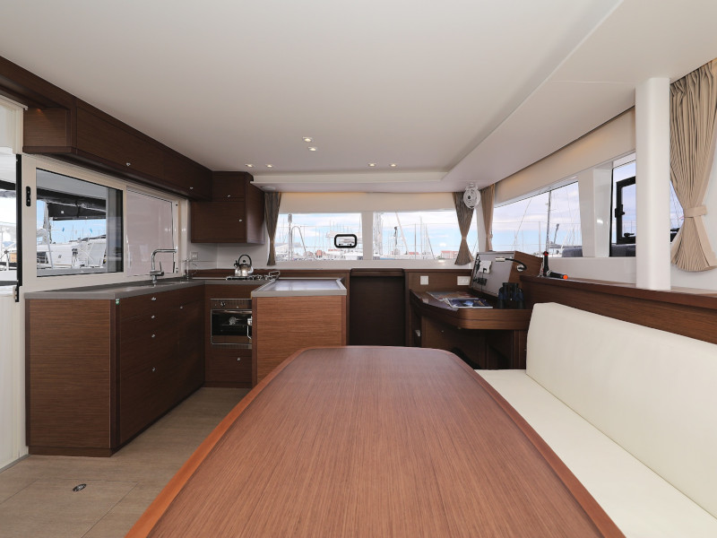 Lagoon 450 SporTop — photo 23