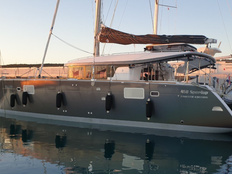 Lagoon 450 SporTop — photo 1
