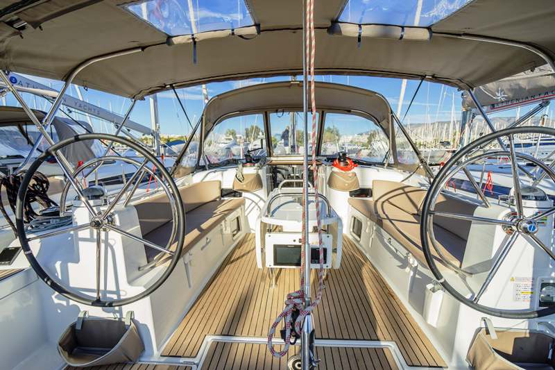 Sun Odyssey 519 - 5 cabs — photo 10