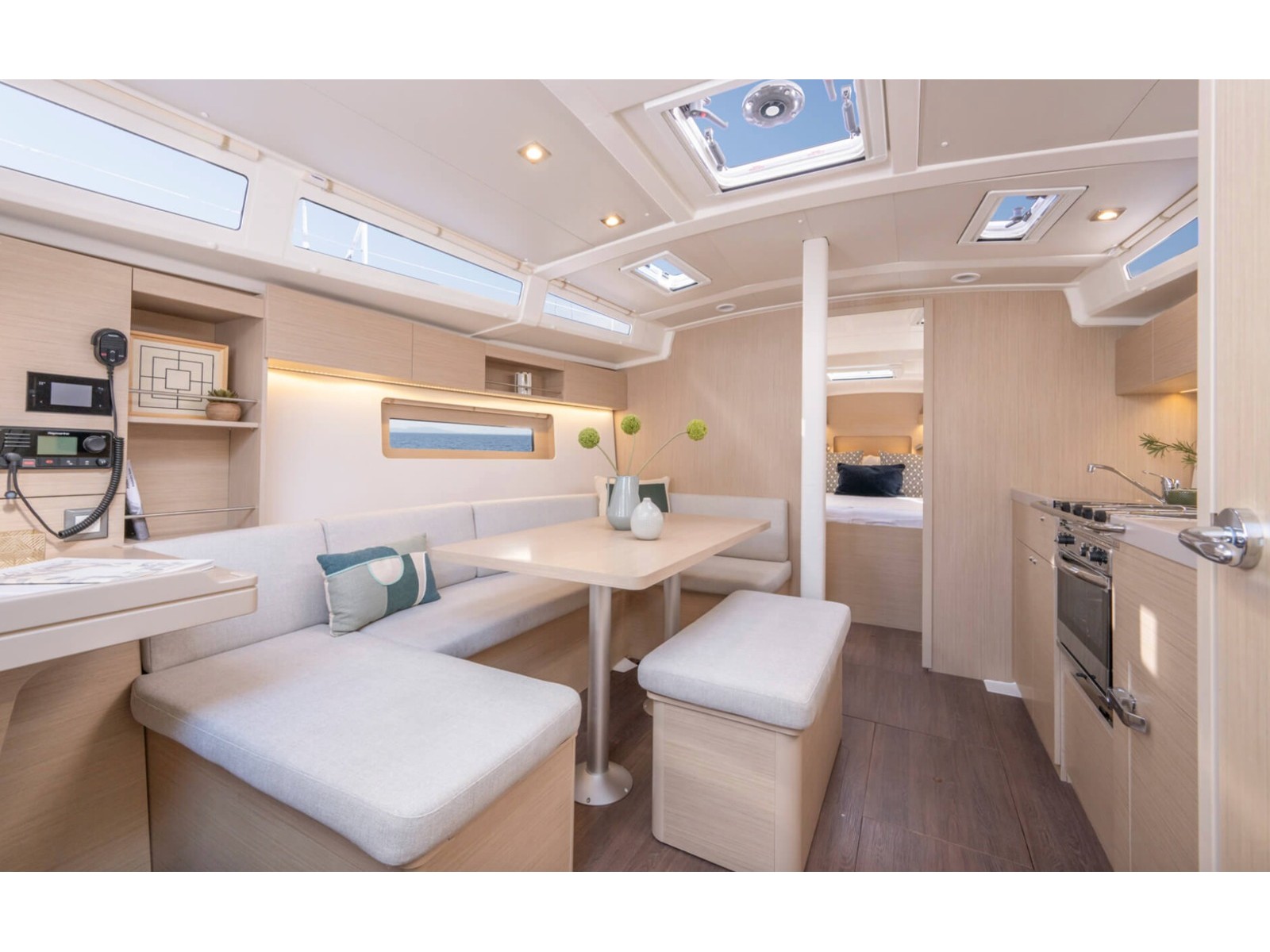 Oceanis 37.1 - 3 cab 2 wc — photo 2