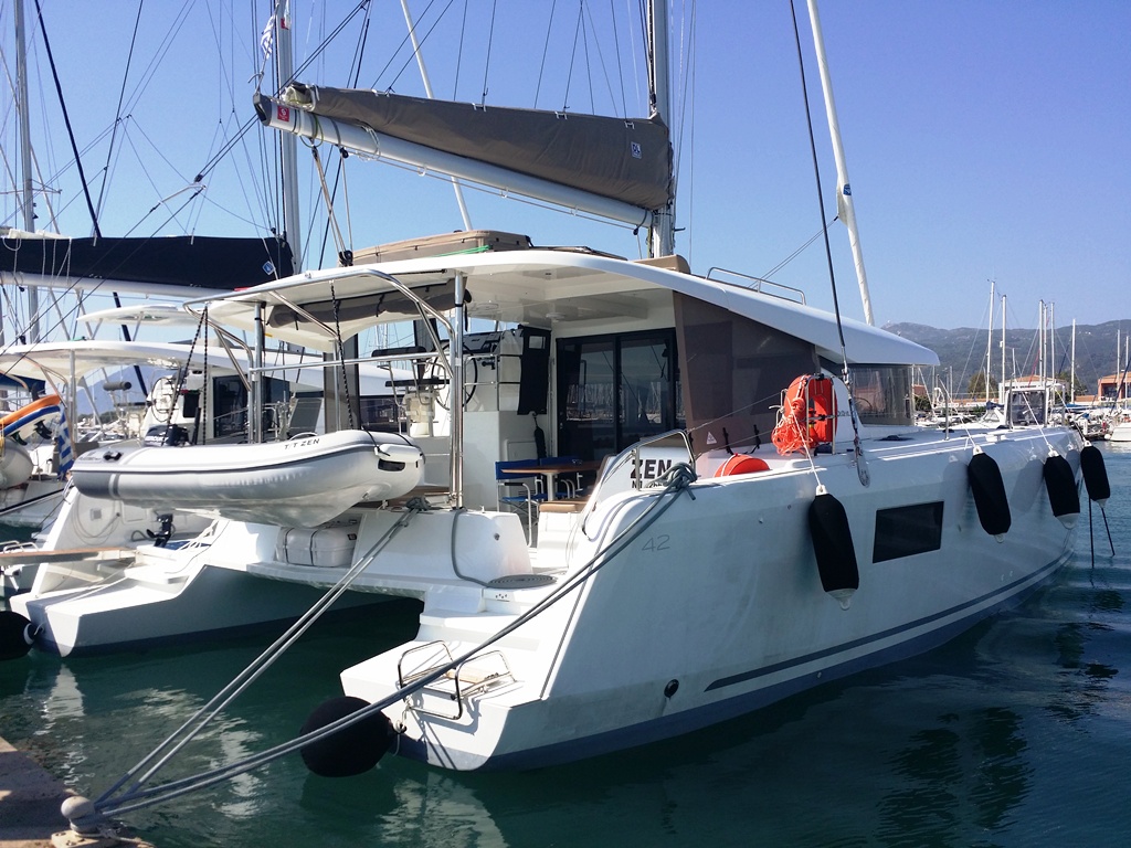 Lagoon 42 (4 Dbl / 2 singles 12) — photo 15