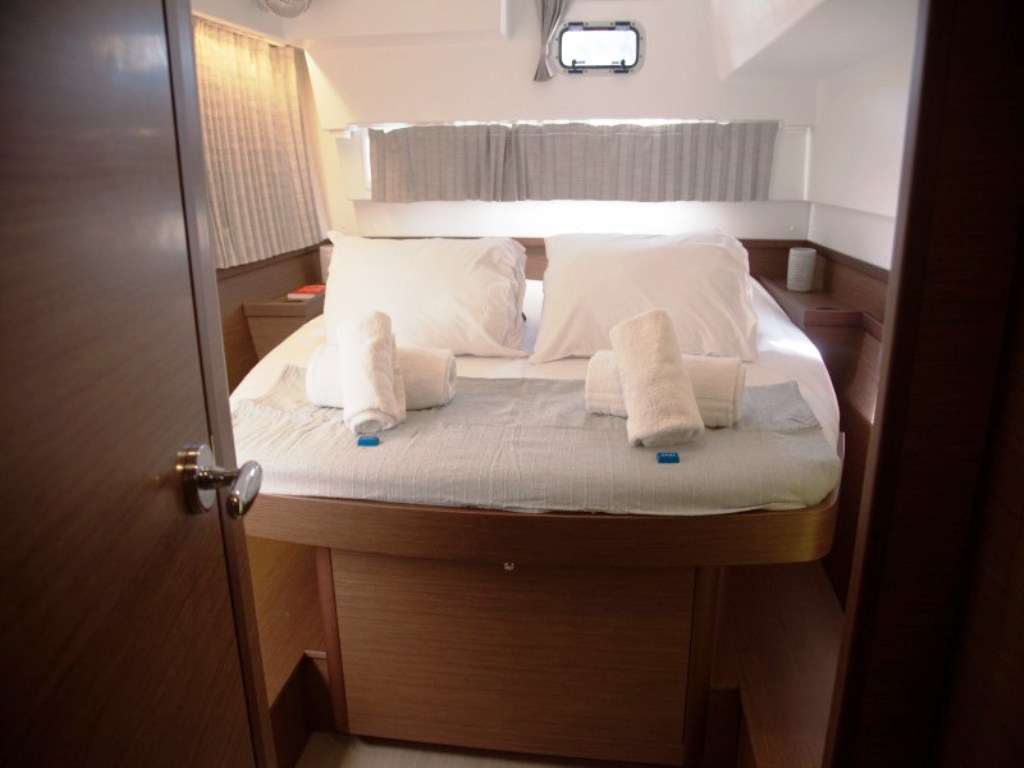 Lagoon 42 (4 dbl / 1 single ) — photo 2