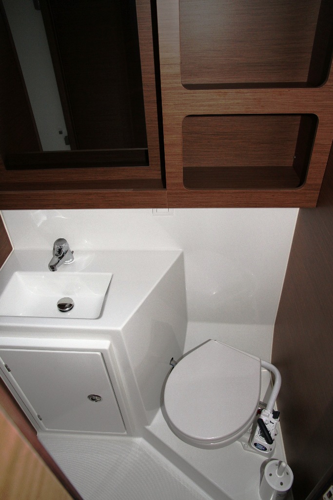 Lagoon 42 (4 Dbl / 2 singles 12) — photo 4